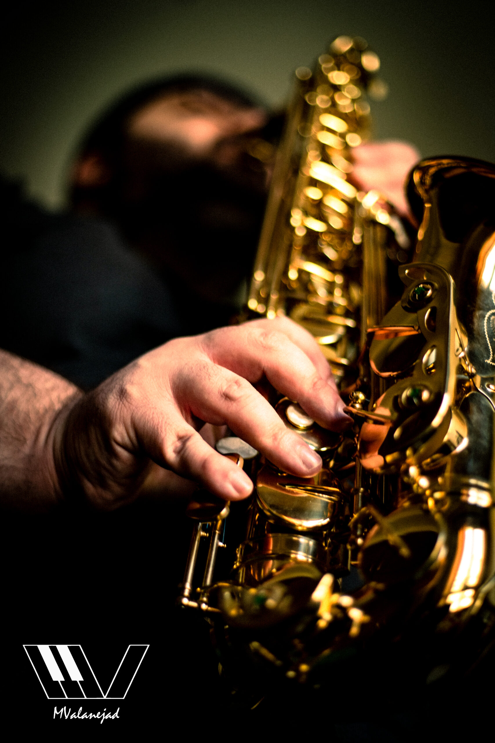 Mahmoud Valanejad Playing Saxophone